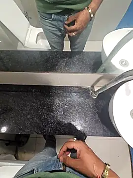 Snapshot of Gamecoc chatting on 10-27-25, 08:15 Gamecoc online show from 10-27-25, 08:15