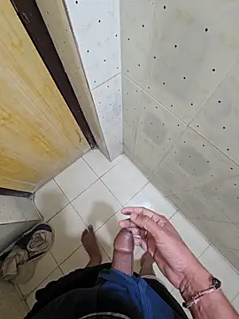 Snapshot of Gamecoc chatting on 10-14-25, 05:57 Gamecoc online show from 10-14-25, 05:57