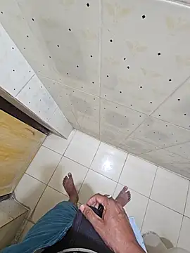 Snapshot of Gamecoc chatting on 10-12-25, 05:36 Gamecoc online show from 10-12-25, 05:36