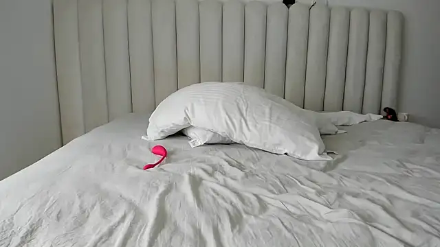 Meganbelford1 online show from 03-25-26, 04:39