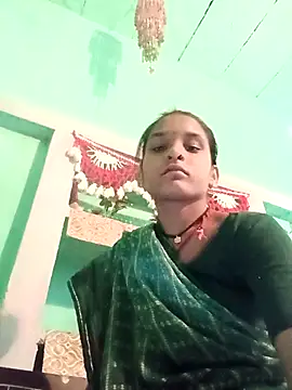 Snapshot of Idhika_Jha chatting on 10-13-25, 03:41 Idhika Jha online show from 10-13-25, 03:41