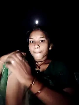 Snapshot of Idhika_Jha chatting on 10-12-25, 12:01 Idhika Jha online show from 10-12-25, 12:01