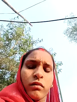 Snapshot of Idhika_Jha chatting on 10-17-25, 11:23 Idhika Jha online show from 10-17-25, 11:23