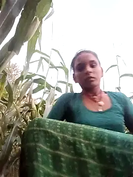 Snapshot of Idhika_Jha chatting on 09-23-25, 12:56 Idhika Jha online show from 09-23-25, 12:56