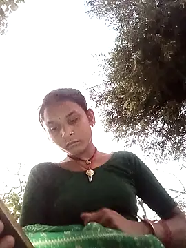 Snapshot of Idhika_Jha chatting on 10-18-25, 12:29 Idhika Jha online show from 10-18-25, 12:29