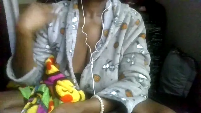 Snapshot of prettymaa chatting on 11-18-25, 03:37 prettymaa online show from 11-18-25, 03:37