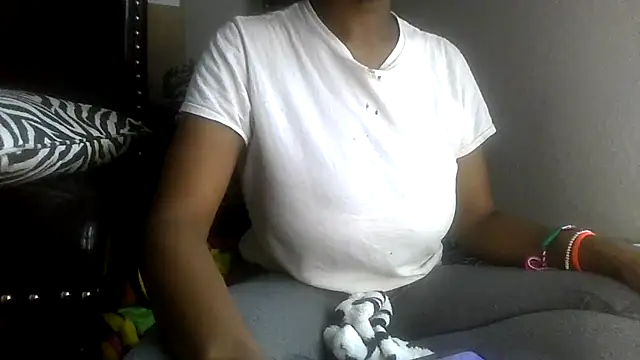 Snapshot of prettymaa chatting on 10-23-25, 06:28 prettymaa online show from 10-23-25, 06:28