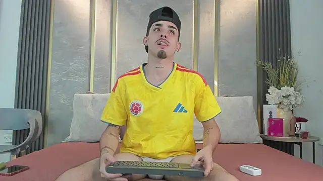 Snapshot of NikoStone_ chatting on 06-28-26, 04:41 NikoStone online show from 06-28-26, 04:41