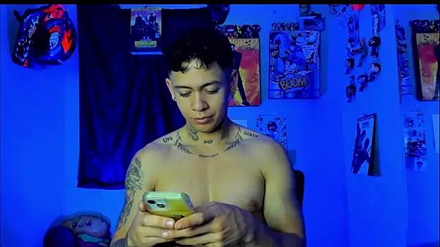 Snapshot of AlamJams chatting on 09-22-25, 03:23 AlamJams online show from 09-22-25, 03:23