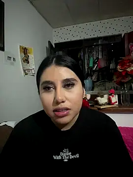 Sophie Dreamss online show from 12-18-25, 10:57