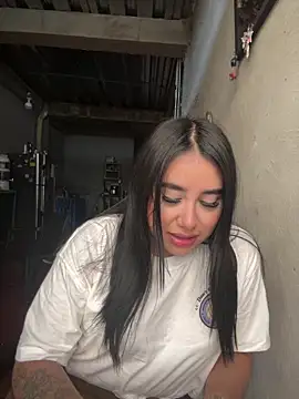 Snapshot of Sophie_Dreamss chatting on 04-21-26, 09:21 Sophie Dreamss online show from 04-21-26, 09:21