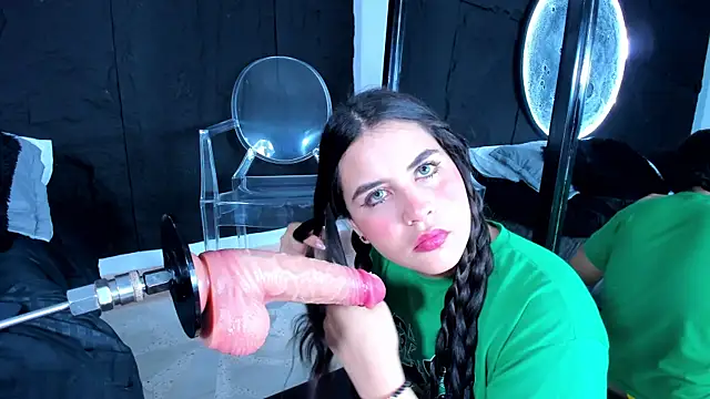 LizzyOlsen online show from 12-20-25, 04:26