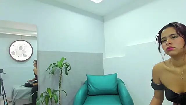 Sofia villareal online show from 10-06-25, 12:06