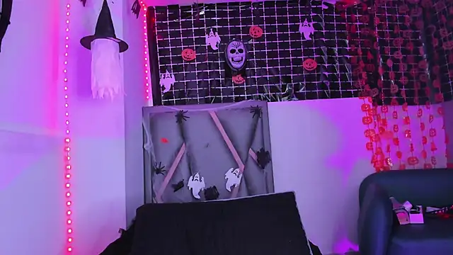 Sofia villareal online show from 10-19-25, 01:03