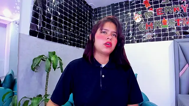 Sofia villareal online show from 12-15-25, 12:55