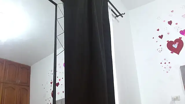 Snapshot of Dariana_Pink chatting on 10-18-25, 07:38 Dariana Pink online show from 10-18-25, 07:38