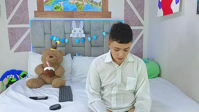 christopher Hot online show from 04-06-26, 08:43