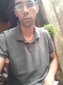 Snapshot of Dedede32 chatting on 09-24-25, 01:28 Dedede32 online show from 09-24-25, 01:28