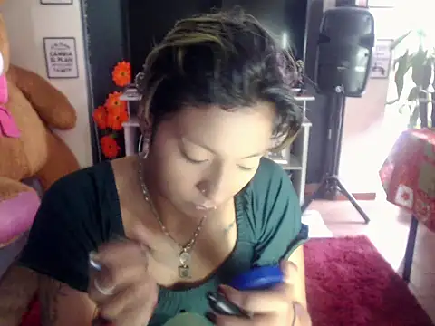 Snapshot of ScarletSizzling chatting on 10-28-25, 12:37 ScarletSizzling online show from 10-28-25, 12:37