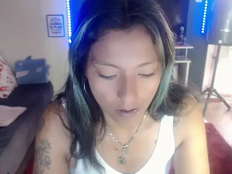 Snapshot of ScarletSizzling chatting on 10-04-25, 01:23 ScarletSizzling online show from 10-04-25, 01:23