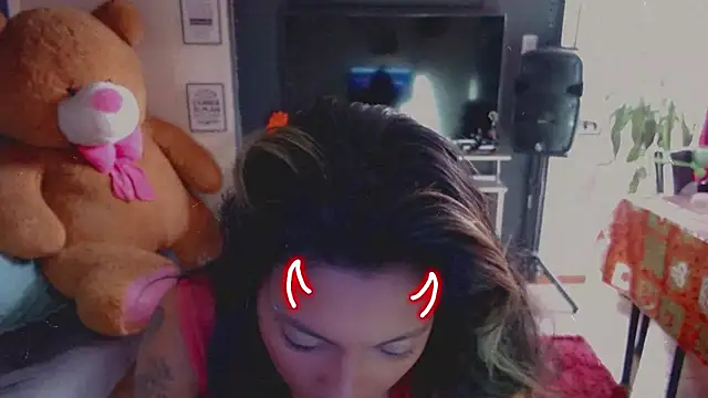 Snapshot of ScarletSizzling chatting on 10-30-25, 01:53 ScarletSizzling online show from 10-30-25, 01:53