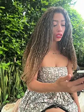 Snapshot of roxyrougee chatting on 06-02-26, 10:59 roxyrougee online show from 06-02-26, 10:59