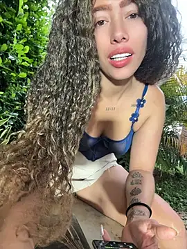 Snapshot of roxyrougee chatting on 07-09-26, 11:20 roxyrougee online show from 07-09-26, 11:20