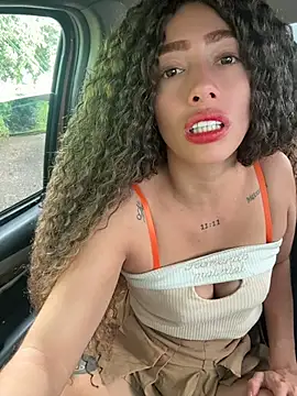 Snapshot of roxyrougee chatting on 06-25-26, 01:05 roxyrougee online show from 06-25-26, 01:05