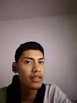 aispuro8505 online show from 11-30-25, 06:36