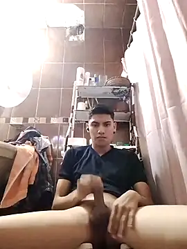 aispuro8505 online show from 09-19-25, 06:39