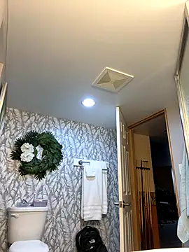 Snapshot of DILFiGuess11 chatting on 11-15-25, 12:58 DILFiGuess11 online show from 11-15-25, 12:58