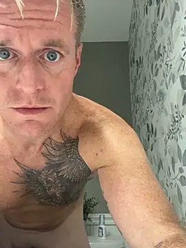 Snapshot of DILFiGuess11 chatting on 09-26-25, 05:03 DILFiGuess11 online show from 09-26-25, 05:03