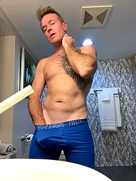 Snapshot of DILFiGuess11 chatting on 10-23-25, 07:56 DILFiGuess11 online show from 10-23-25, 07:56