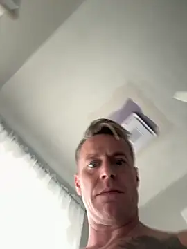 Snapshot of DILFiGuess11 chatting on 09-17-25, 04:42 DILFiGuess11 online show from 09-17-25, 04:42