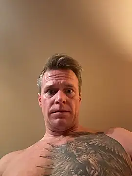 Snapshot of DILFiGuess11 chatting on 11-24-25, 04:23 DILFiGuess11 online show from 11-24-25, 04:23