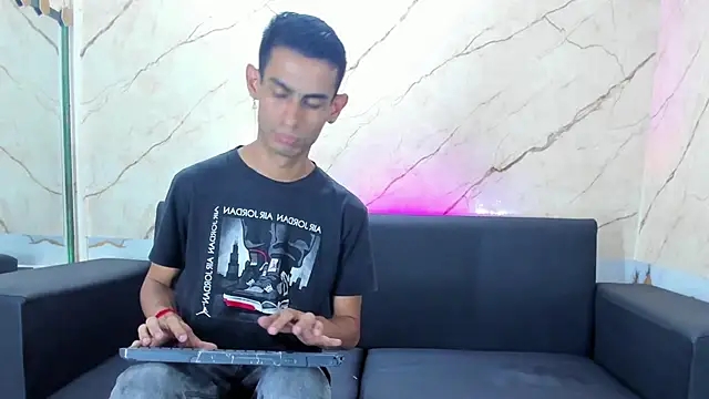 Golldens Dreamss online show from 09-18-25, 04:04