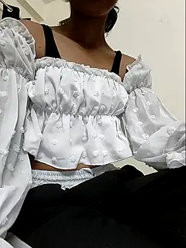 Snapshot of dollyjaan11 chatting on 10-04-25, 12:34 dollyjaan11 online show from 10-04-25, 12:34