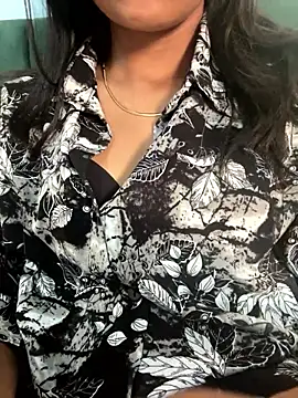 Snapshot of dollyjaan11 chatting on 10-18-25, 11:56 dollyjaan11 online show from 10-18-25, 11:56