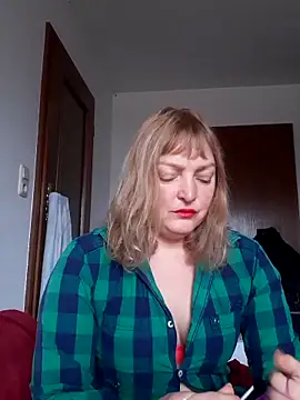 Snapshot of LiluLiluLilu chatting on 12-05-25, 08:24 LiluLiluLilu online show from 12-05-25, 08:24