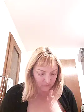 Snapshot of LiluLiluLilu chatting on 09-27-25, 09:21 LiluLiluLilu online show from 09-27-25, 09:21