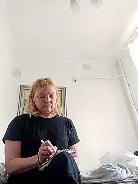 Snapshot of LiluLiluLilu chatting on 09-15-25, 06:58 LiluLiluLilu online show from 09-15-25, 06:58