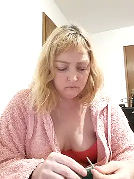 Snapshot of LiluLiluLilu chatting on 11-06-25, 06:01 LiluLiluLilu online show from 11-06-25, 06:01