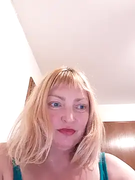 Snapshot of LiluLiluLilu chatting on 10-23-25, 09:24 LiluLiluLilu online show from 10-23-25, 09:24