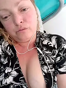 Snapshot of LiluLiluLilu chatting on 04-30-26, 08:32 LiluLiluLilu online show from 04-30-26, 08:32