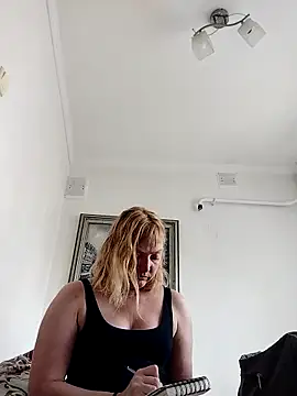 Snapshot of LiluLiluLilu chatting on 09-17-25, 06:26 LiluLiluLilu online show from 09-17-25, 06:26