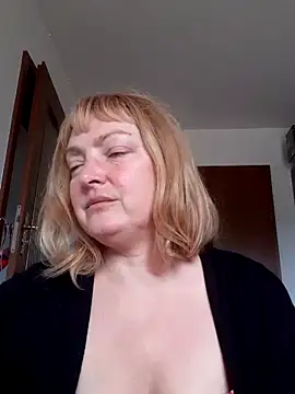 Snapshot of LiluLiluLilu chatting on 09-28-25, 09:27 LiluLiluLilu online show from 09-28-25, 09:27