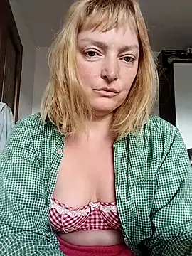 Snapshot of LiluLiluLilu chatting on 09-22-25, 06:30 LiluLiluLilu online show from 09-22-25, 06:30