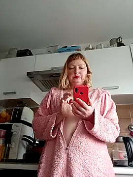 Snapshot of LiluLiluLilu chatting on 03-01-26, 10:15 LiluLiluLilu online show from 03-01-26, 10:15