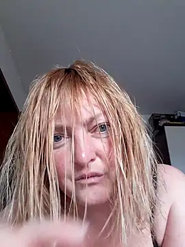 Snapshot of LiluLiluLilu chatting on 10-13-25, 08:49 LiluLiluLilu online show from 10-13-25, 08:49