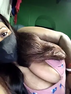 Snapshot of V-hot-swiet chatting on 10-29-25, 11:25 V-hot-swiet online show from 10-29-25, 11:25